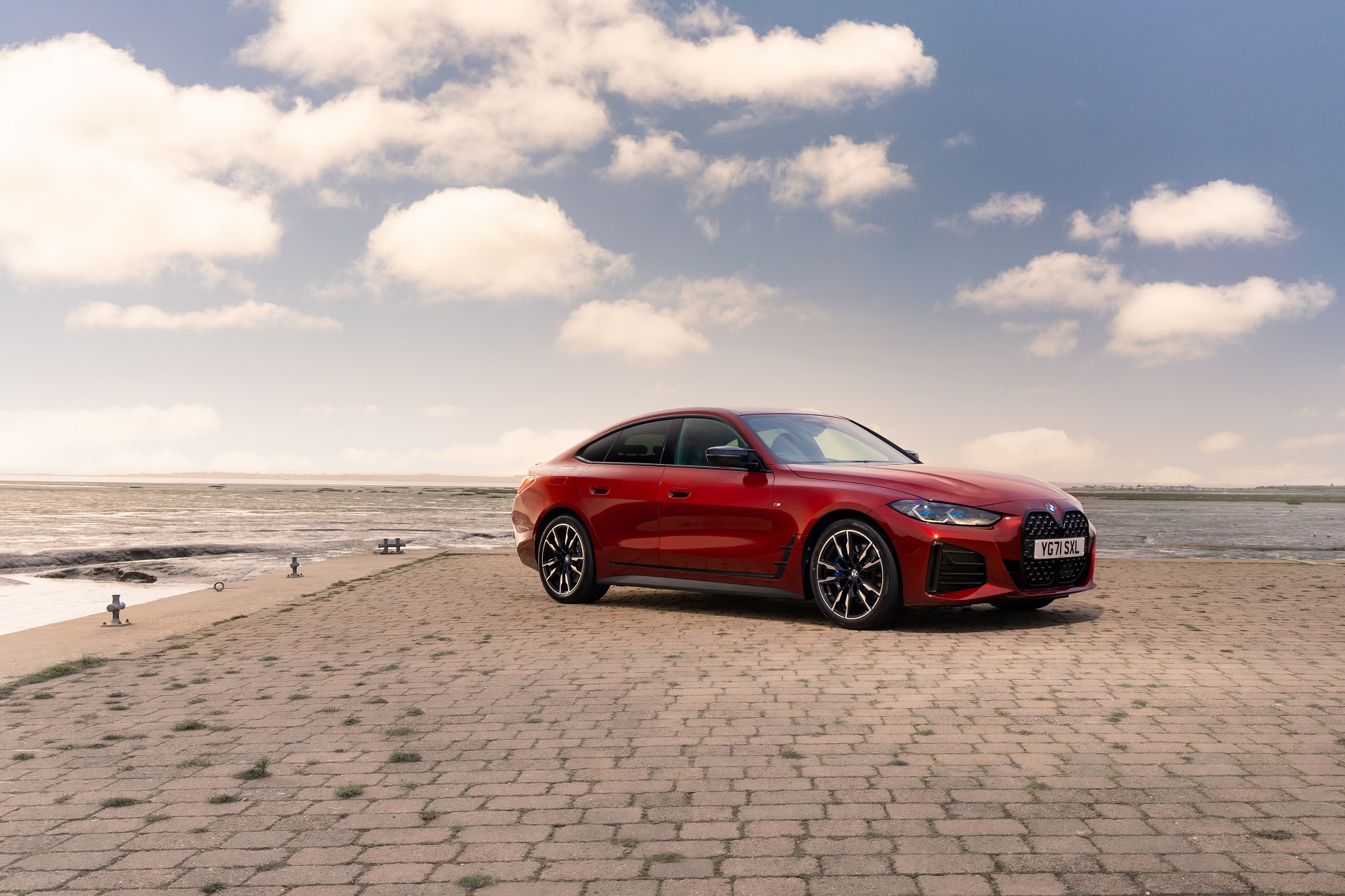 Download 2022 BMW M440i xDrive Gran Coupé - UK version - Front Three-Quarter HD Wallpaper 1920x1280 #13