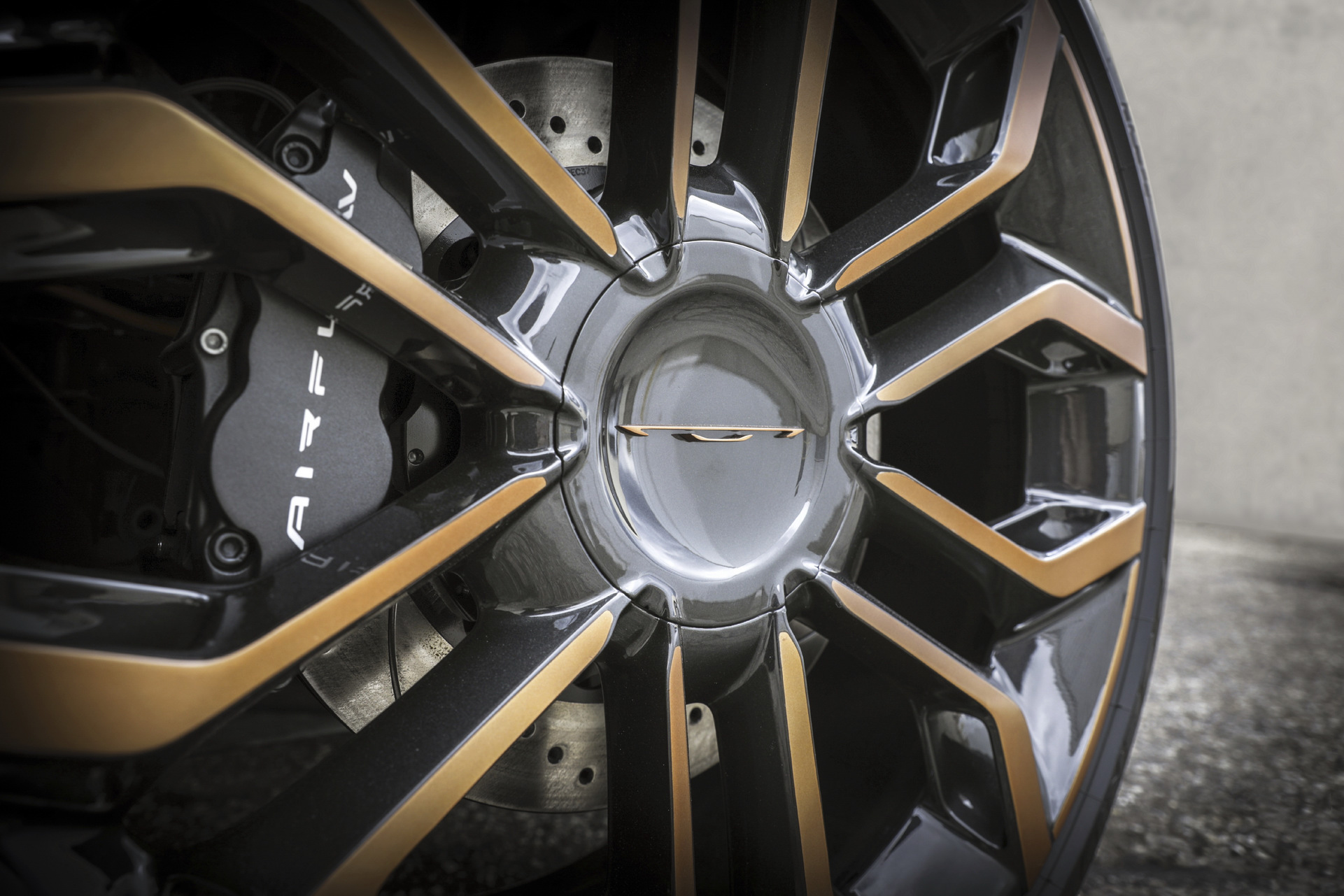 Download 2022 Chrysler Airflow Graphite Concept - Wheel HD Wallpaper 1921x1281 #8