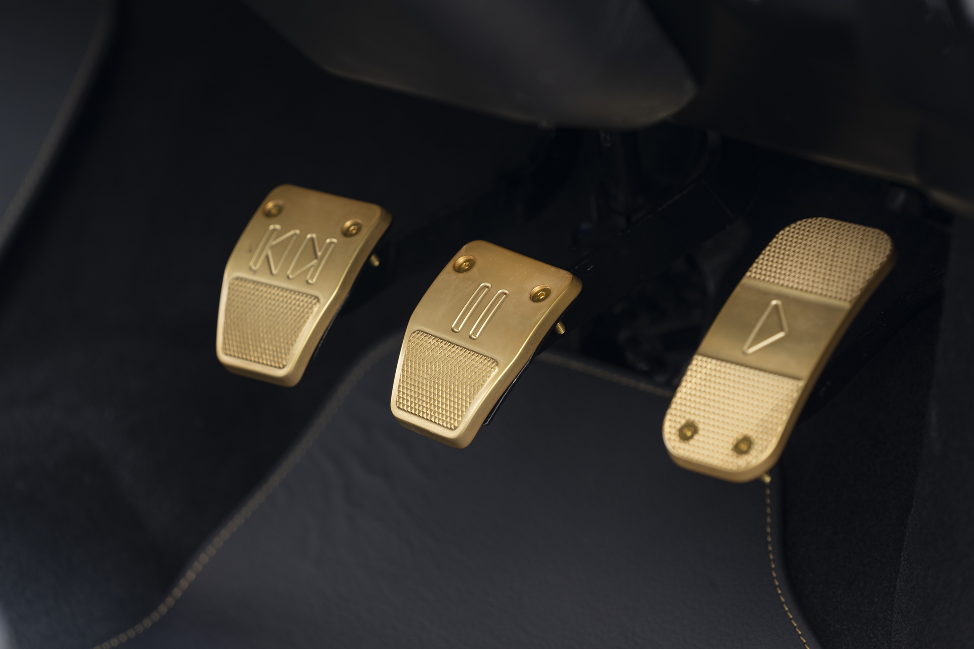 Download 2022 David Brown Automotive Mini Remastered Marshall Edition - Pedals HD Wallpaper 1920x1280 #43