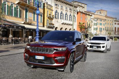 Download 2022 Jeep Grand Cherokee 4xe HD Wallpapers