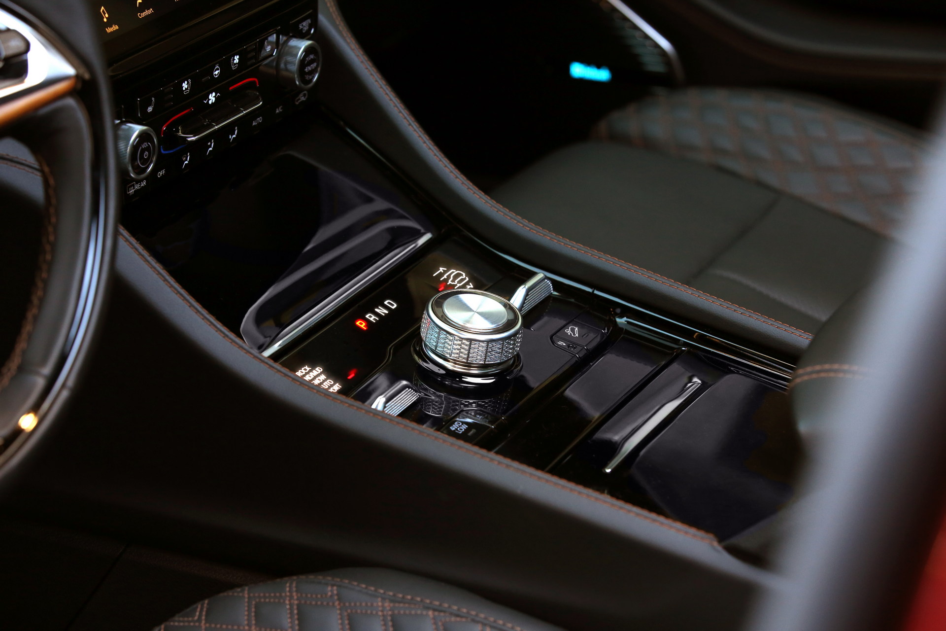 Download 2022 Jeep Grand Cherokee 4xe - Interior, Detail HD Wallpaper 1920x1280 #19