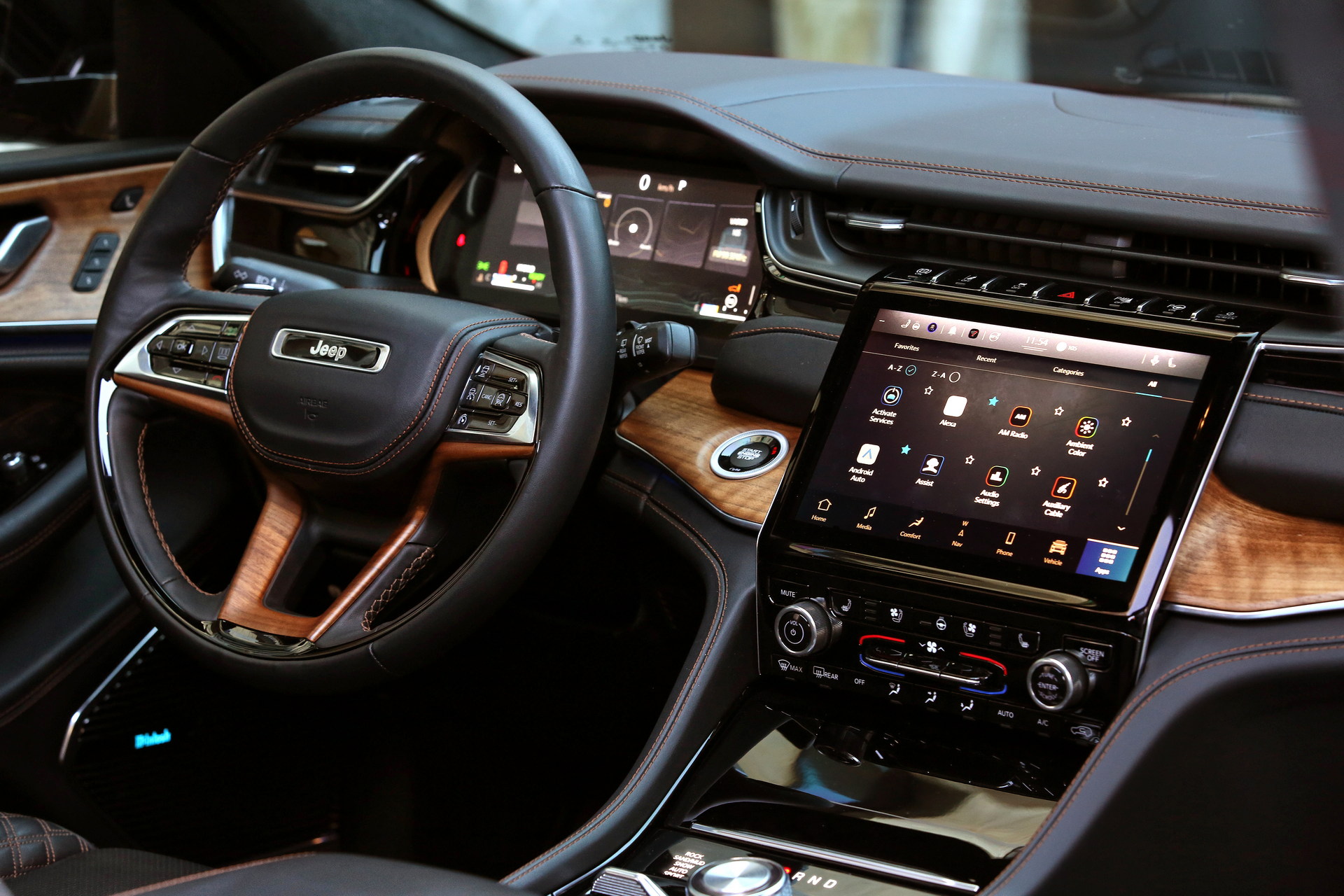 Download 2022 Jeep Grand Cherokee 4xe - Interior HD Wallpaper 1920x1280 #15