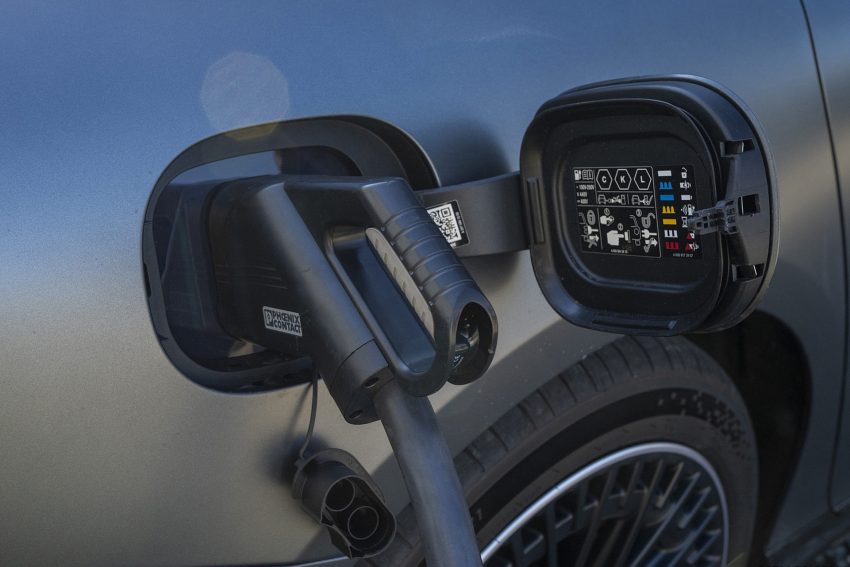 2022 Mercedes-AMG EQS 53 4Matic+ - UK version - Charging Connector Wallpaper 850x567 #40