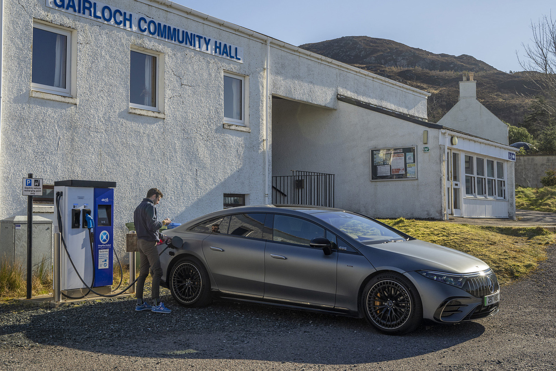 Download 2022 Mercedes-AMG EQS 53 4Matic+ - UK version - Charging HD Wallpaper 1921x1281 #29