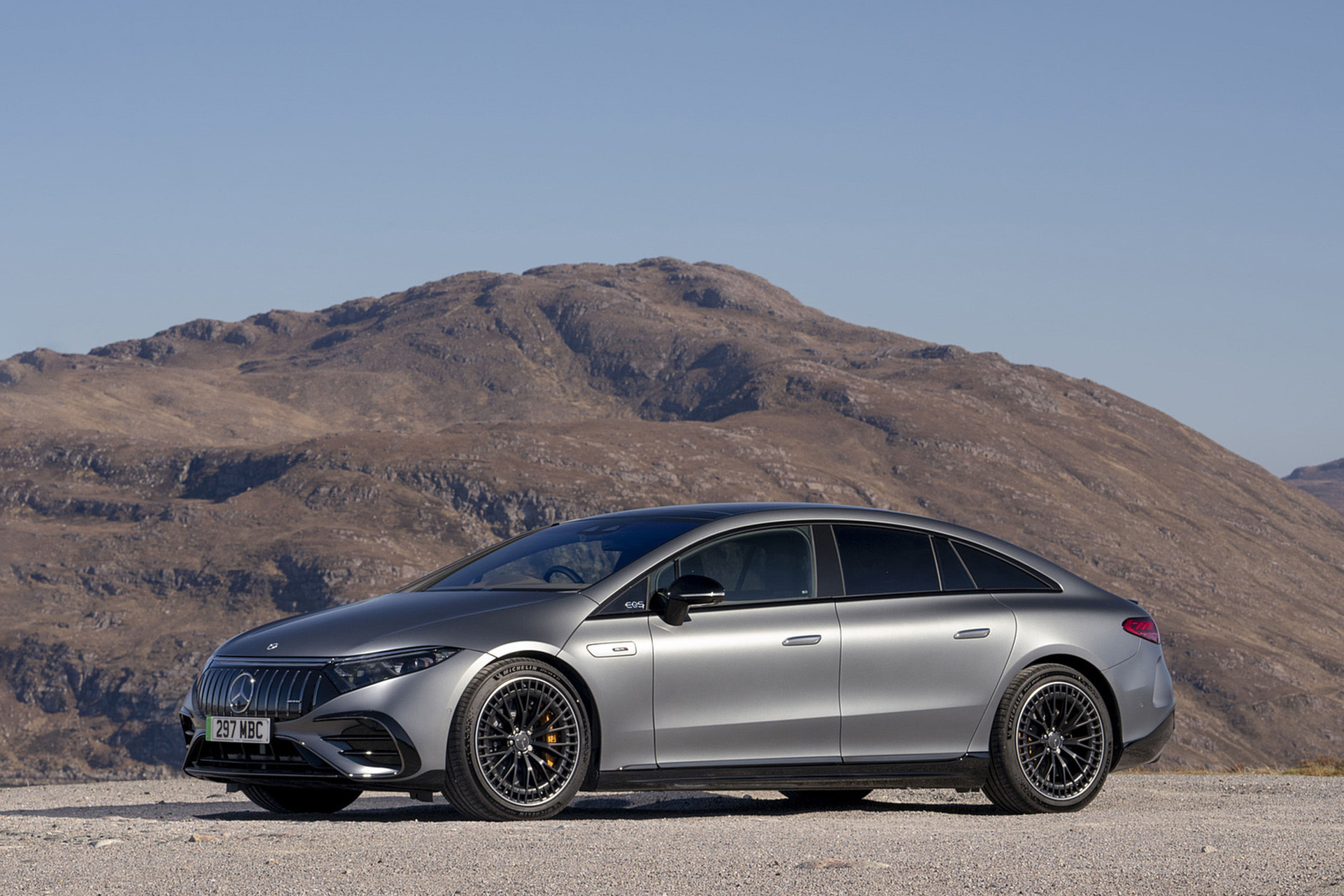 Download 2022 Mercedes-AMG EQS 53 4Matic+ - UK version - Front Three-Quarter HD Wallpaper 1921x1281 #25
