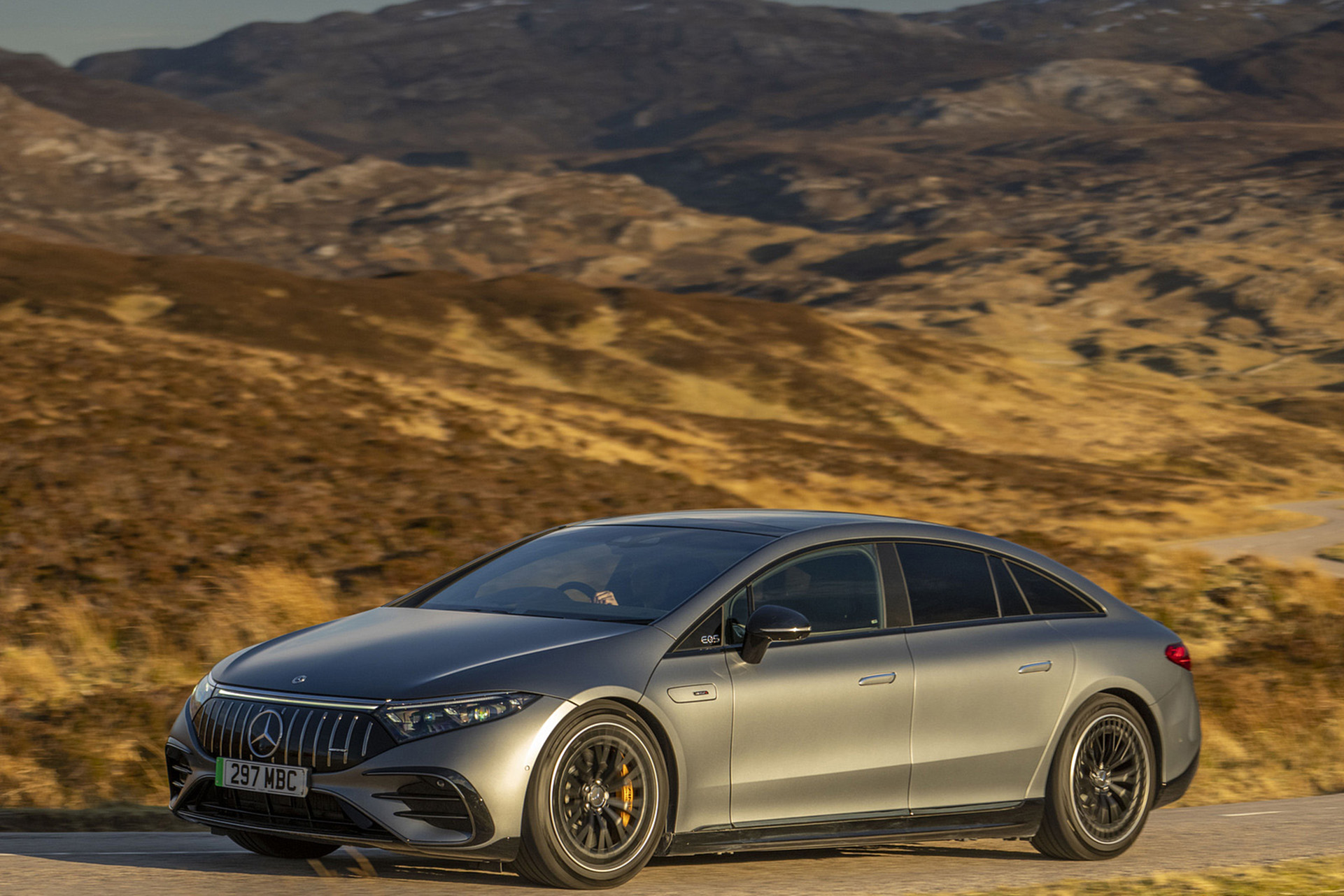 Download 2022 Mercedes-AMG EQS 53 4Matic+ - UK version - Front Three-Quarter HD Wallpaper 1921x1281 #24