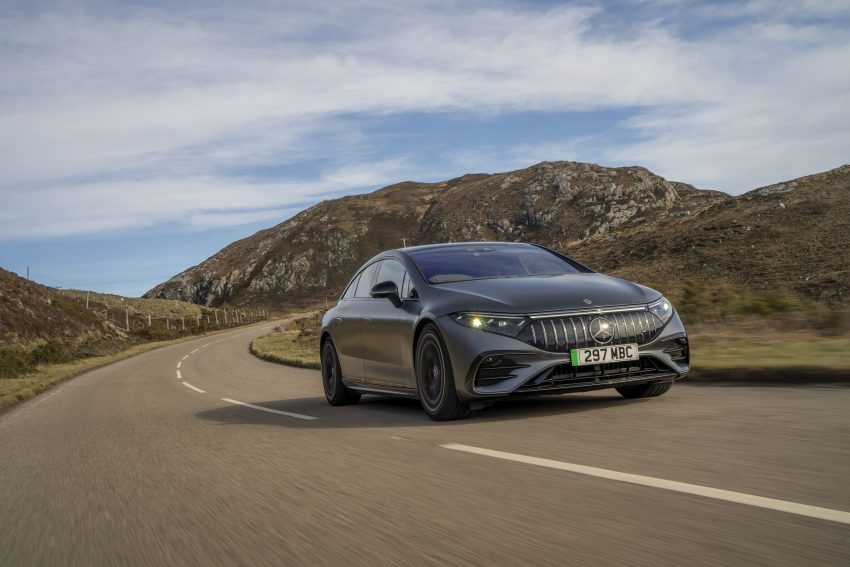 2022 Mercedes-AMG EQS 53 4Matic+ - UK version - Front Three-Quarter Wallpaper 850x567 #2