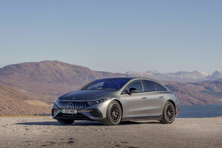 2022 Mercedes-AMG EQS 53 4Matic+ - UK version - Front Three-Quarter Wallpaper 850x567 #26