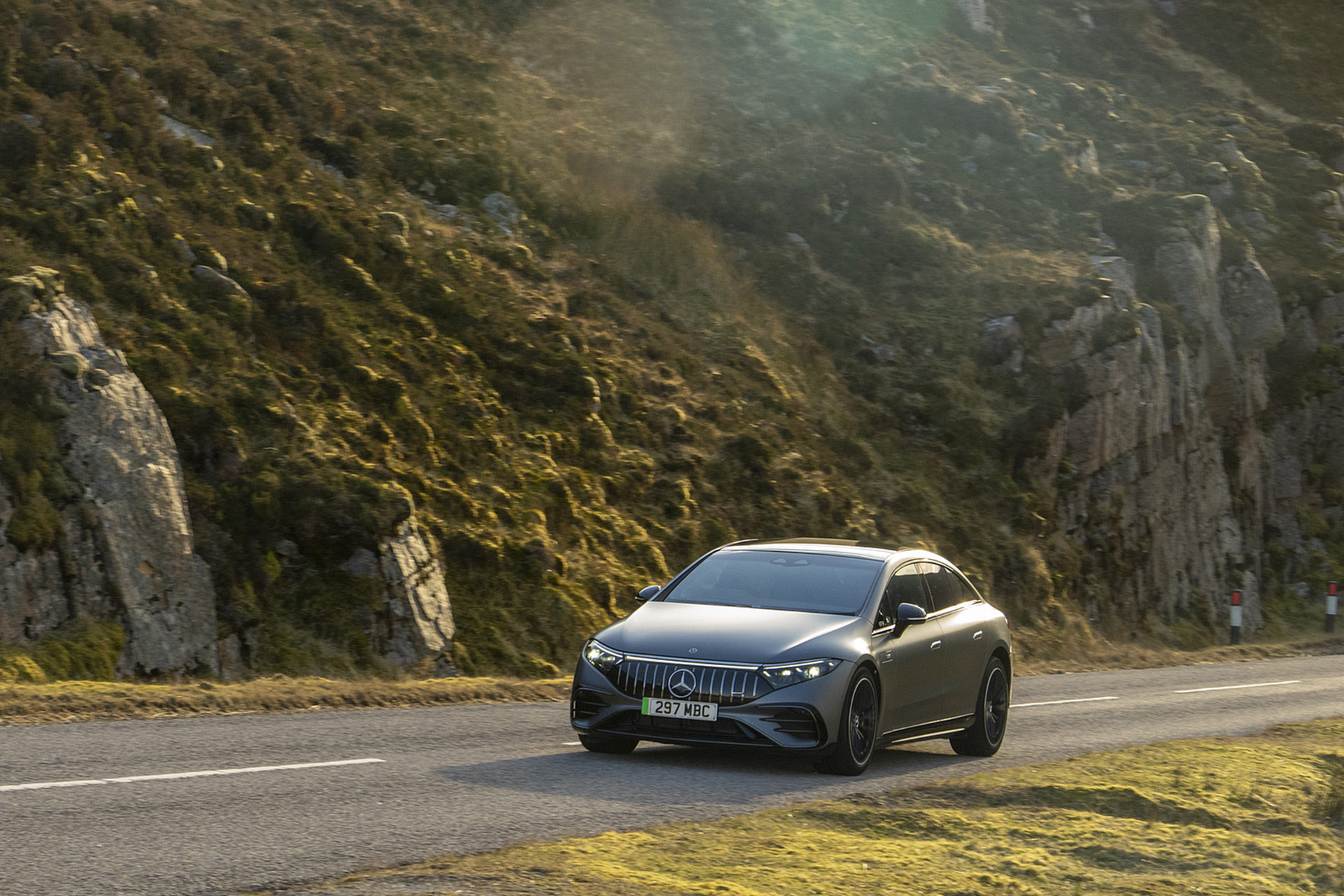 Download 2022 Mercedes-AMG EQS 53 4Matic+ - UK version - Front Three-Quarter HD Wallpaper 1921x1281 #15