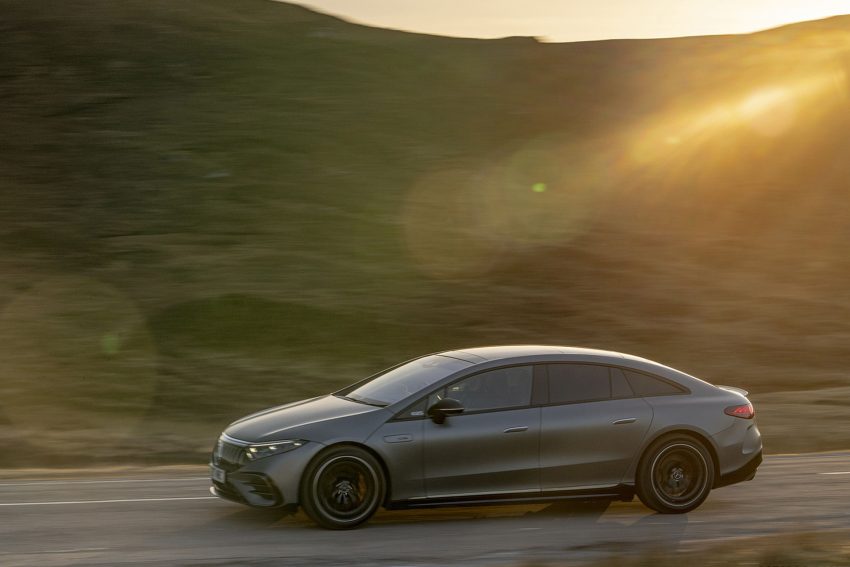 2022 Mercedes-AMG EQS 53 4Matic+ - UK version - Side Wallpaper 850x567 #19