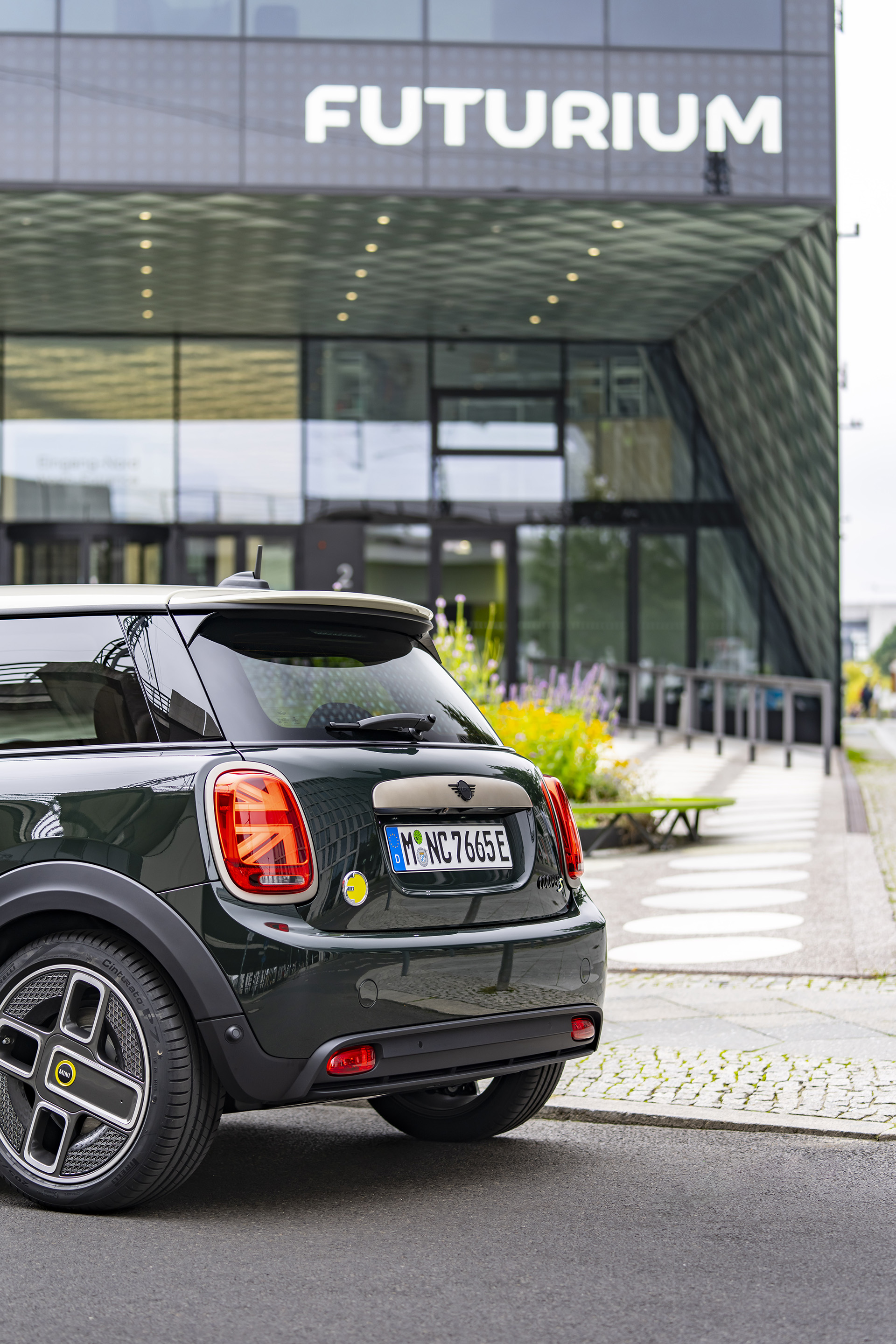 Download 2022 Mini Cooper SE Resolute Edition - Detail HD Phone Wallpaper 1920x2880 #57