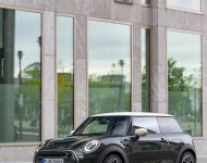 2022 Mini Cooper SE Resolute Edition - Front Three-Quarter Wallpaper 190x150
