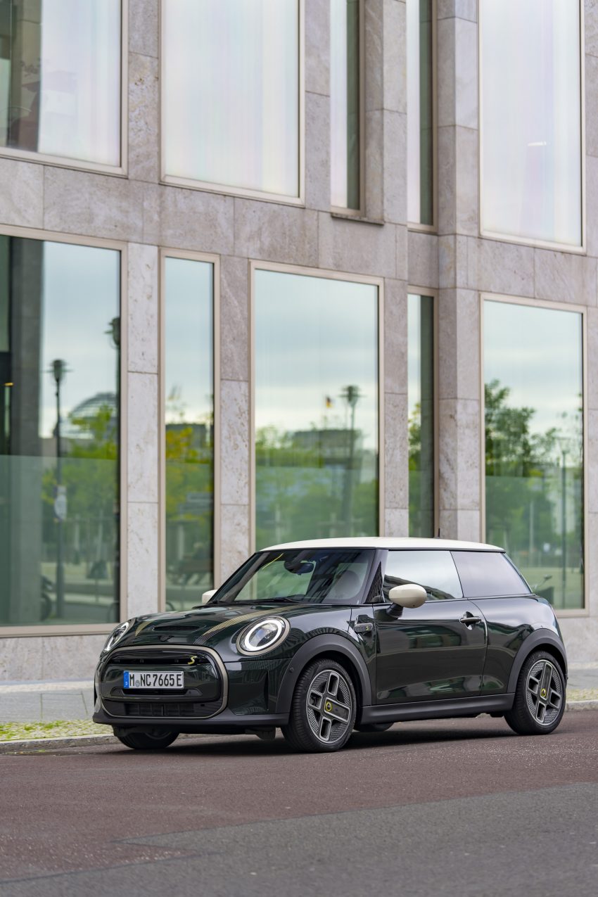 2022 Mini Cooper SE Resolute Edition - Front Three-Quarter Phone Wallpaper 850x1275 #46