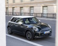 2022 Mini Cooper SE Resolute Edition - Front Three-Quarter Wallpaper 190x150