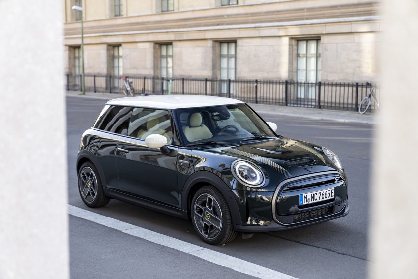 2022 Mini Cooper SE Resolute Edition - Front Three-Quarter Wallpaper 850x567 #15