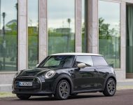 2022 Mini Cooper SE Resolute Edition - Front Three-Quarter Wallpaper 190x150