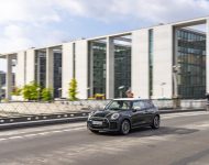 2022 Mini Cooper SE Resolute Edition - Front Three-Quarter Wallpaper 190x150