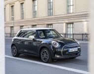 2022 Mini Cooper SE Resolute Edition - Front Three-Quarter Wallpaper 190x150