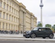 2022 Mini Cooper SE Resolute Edition - Front Three-Quarter Wallpaper 190x150