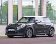 2022 Mini Cooper SE Resolute Edition - Front Three-Quarter Wallpaper 190x150