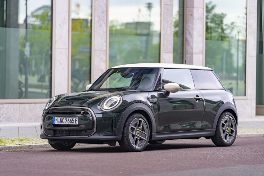 2022 Mini Cooper SE Resolute Edition - Front Three-Quarter Wallpaper 850x567 #48