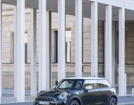2022 Mini Cooper SE Resolute Edition - Front Three-Quarter Wallpaper 190x150