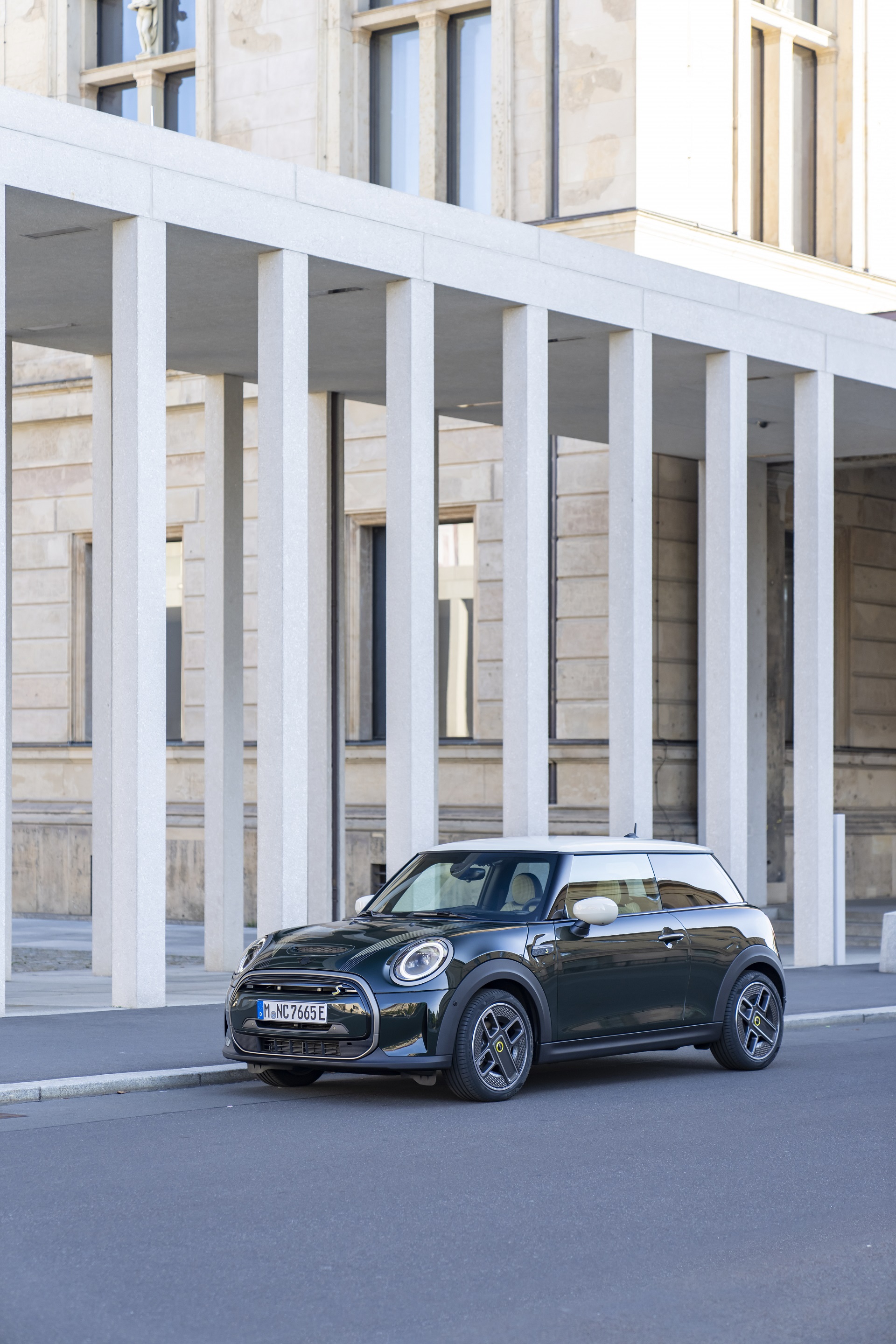 Download 2022 Mini Cooper SE Resolute Edition - Front Three-Quarter HD Phone Wallpaper 1920x2880 #18