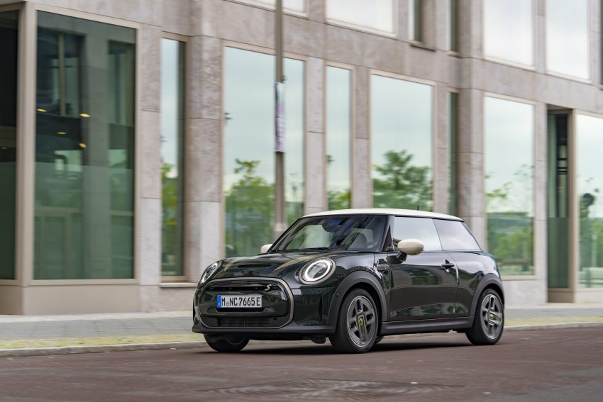 2022 Mini Cooper SE Resolute Edition - Front Three-Quarter Wallpaper 850x567 #50
