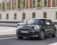 2022 Mini Cooper SE Resolute Edition - Front Three-Quarter Wallpaper 190x150