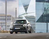 2022 Mini Cooper SE Resolute Edition - Front Wallpaper 190x150