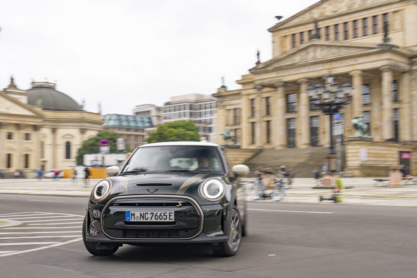 2022 Mini Cooper SE Resolute Edition - Front Wallpaper 850x567 #12