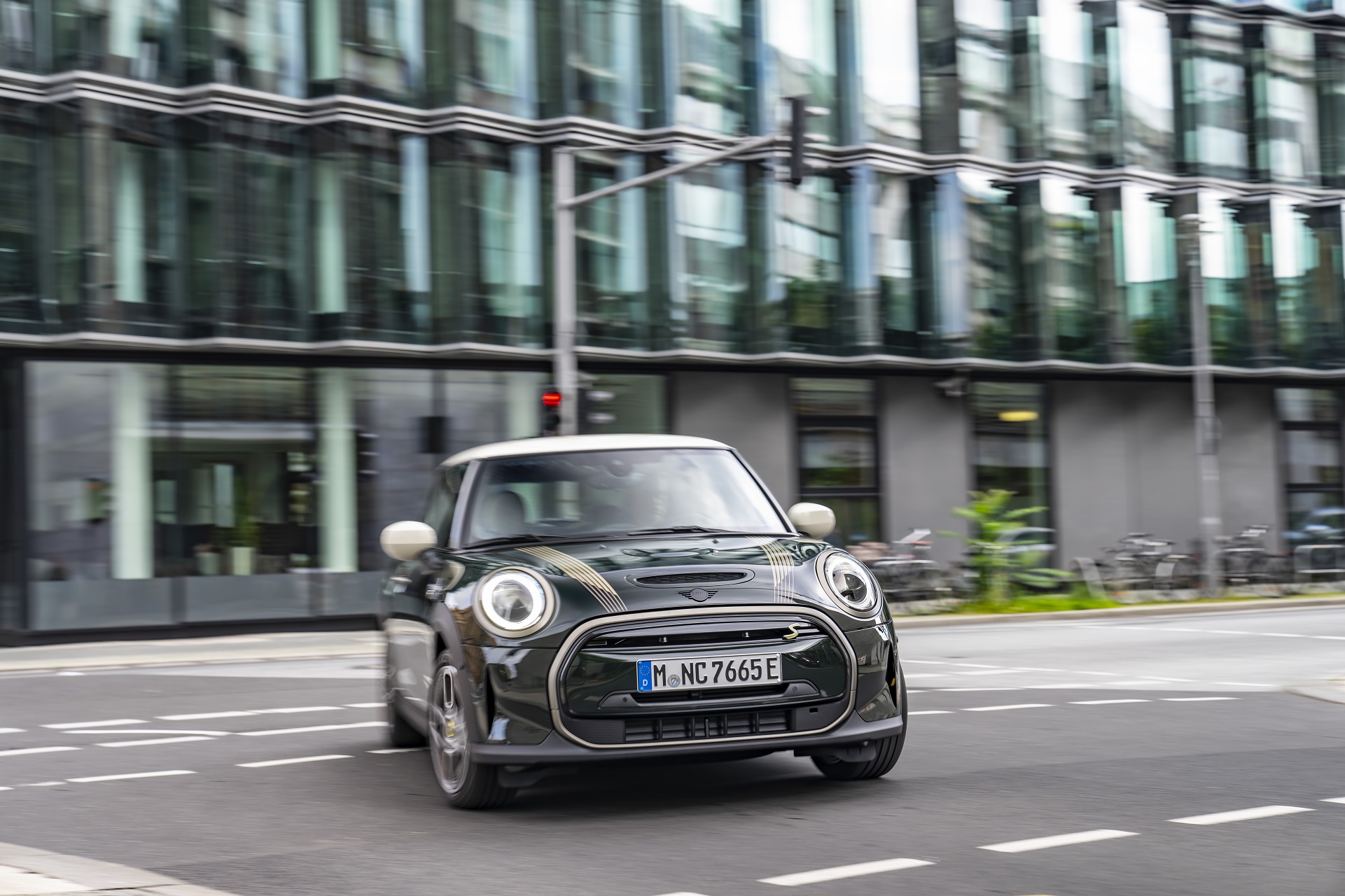 Download 2022 Mini Cooper SE Resolute Edition - Front HD Wallpaper 1921x1280 #59