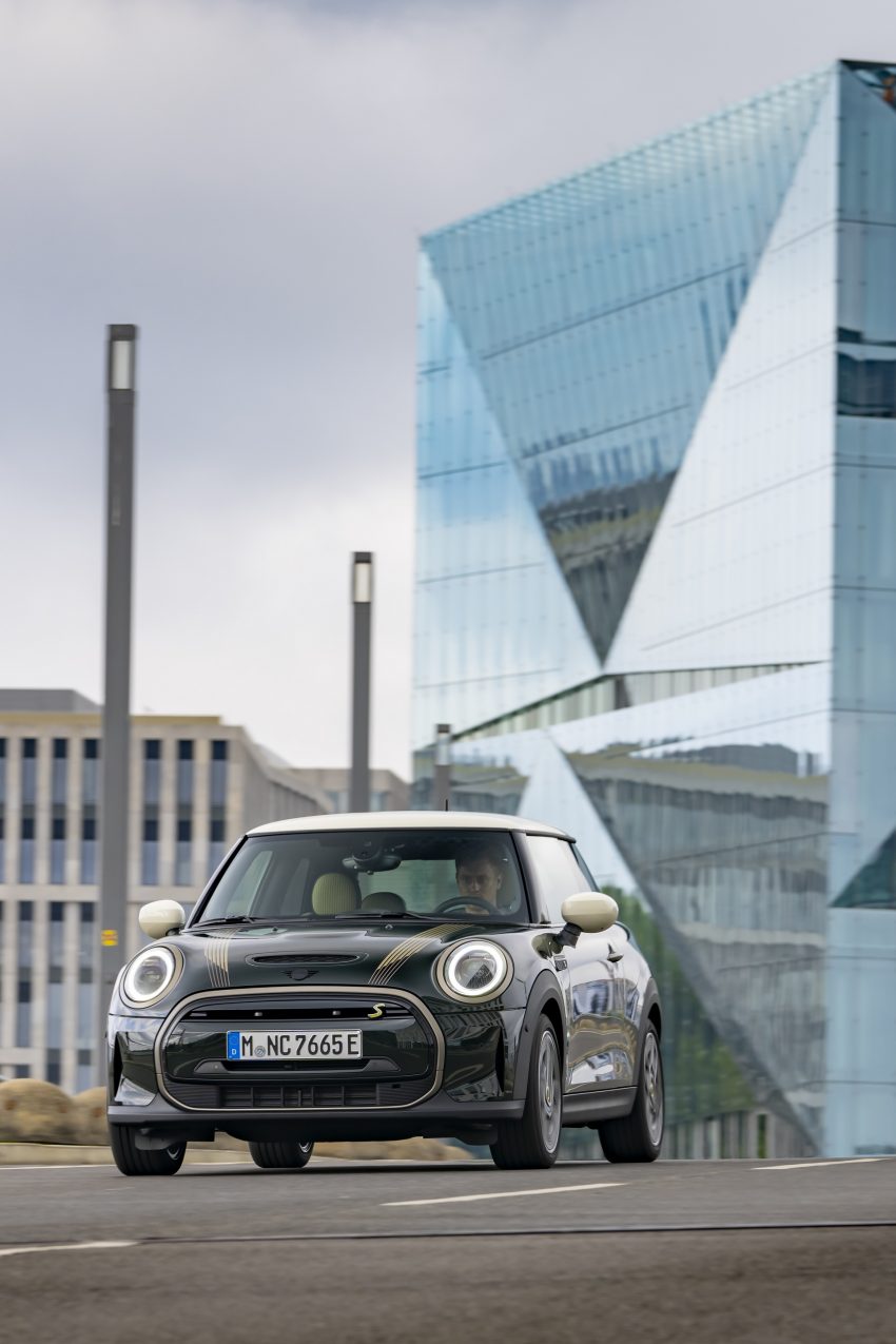2022 Mini Cooper SE Resolute Edition - Front Phone Wallpaper 850x1275 #38