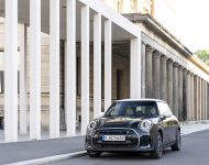 2022 Mini Cooper SE Resolute Edition - Front Wallpaper 190x150