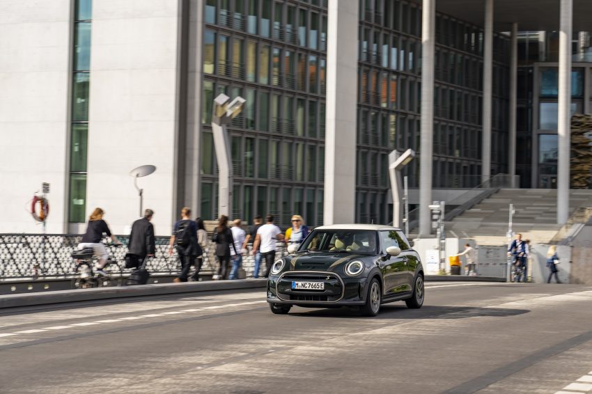 2022 Mini Cooper SE Resolute Edition - Front Wallpaper 850x566 #67