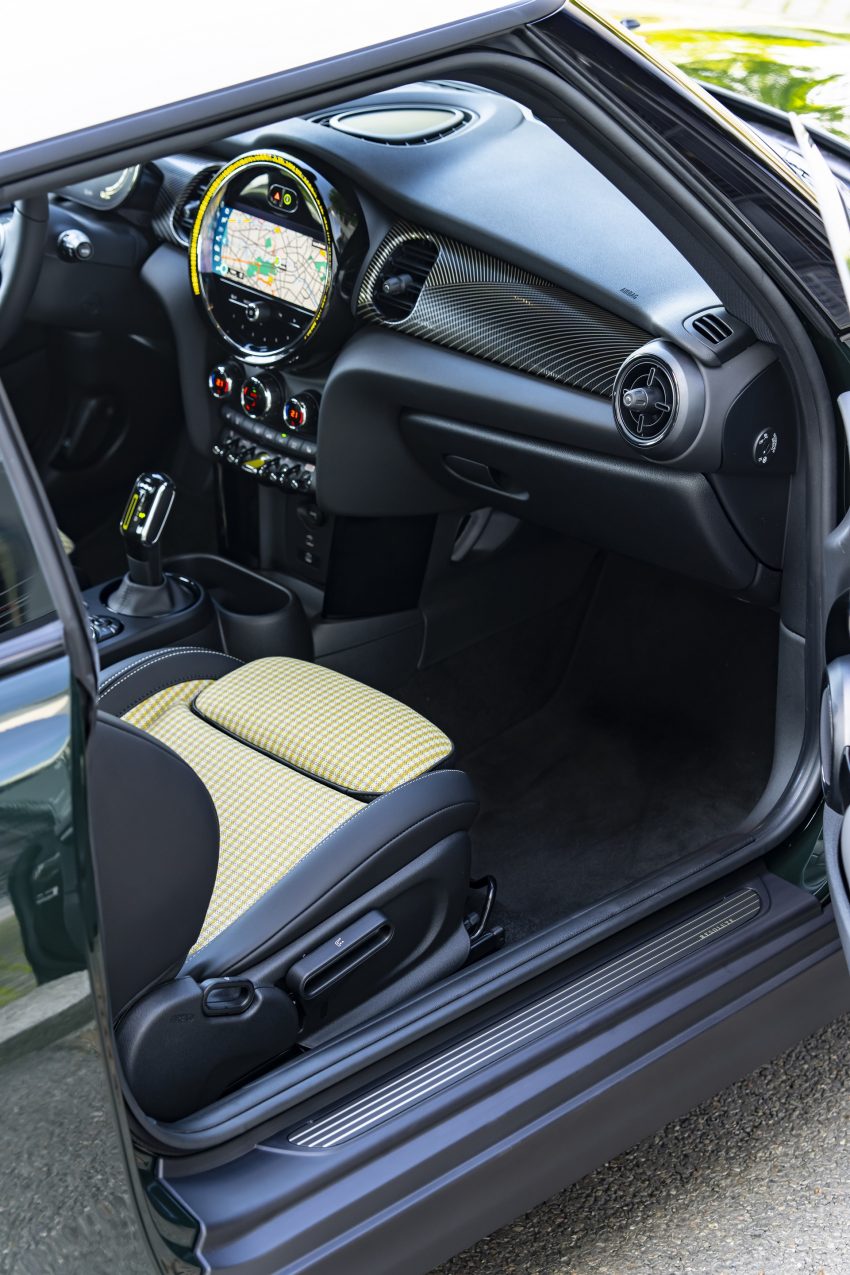 2022 Mini Cooper SE Resolute Edition - Interior, Front Seats Phone Wallpaper 850x1275 #96
