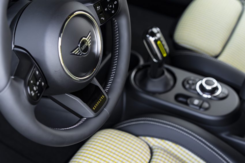 2022 Mini Cooper SE Resolute Edition - Interior, Steering Wheel Wallpaper 850x566 #99