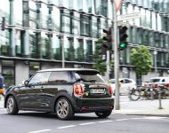 2022 Mini Cooper SE Resolute Edition - Rear Three-Quarter Wallpaper 190x150