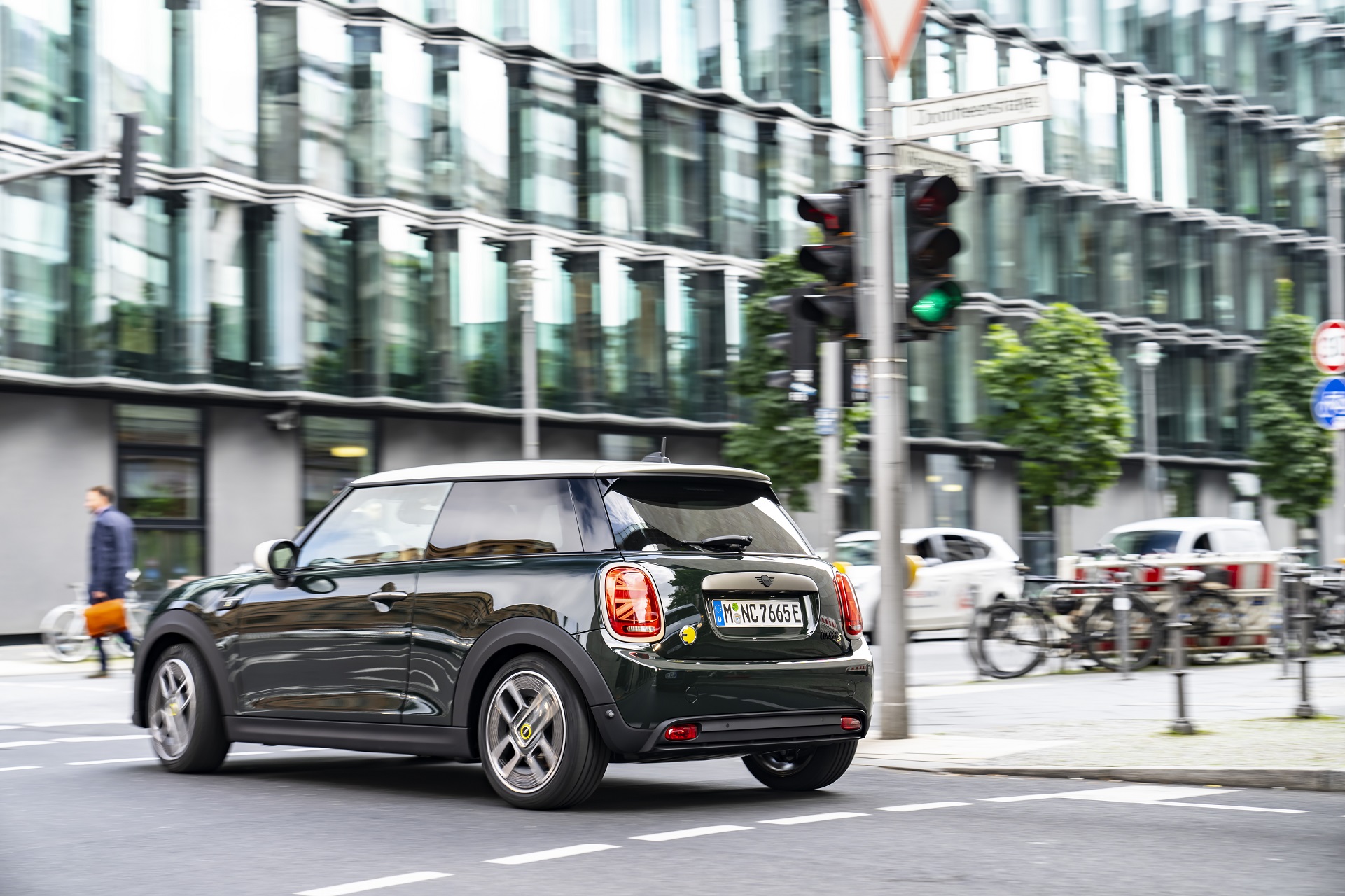 Download 2022 Mini Cooper SE Resolute Edition - Rear Three-Quarter HD Wallpaper 1921x1280 #60