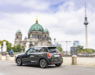 2022 Mini Cooper SE Resolute Edition - Rear Three-Quarter Wallpaper 190x150