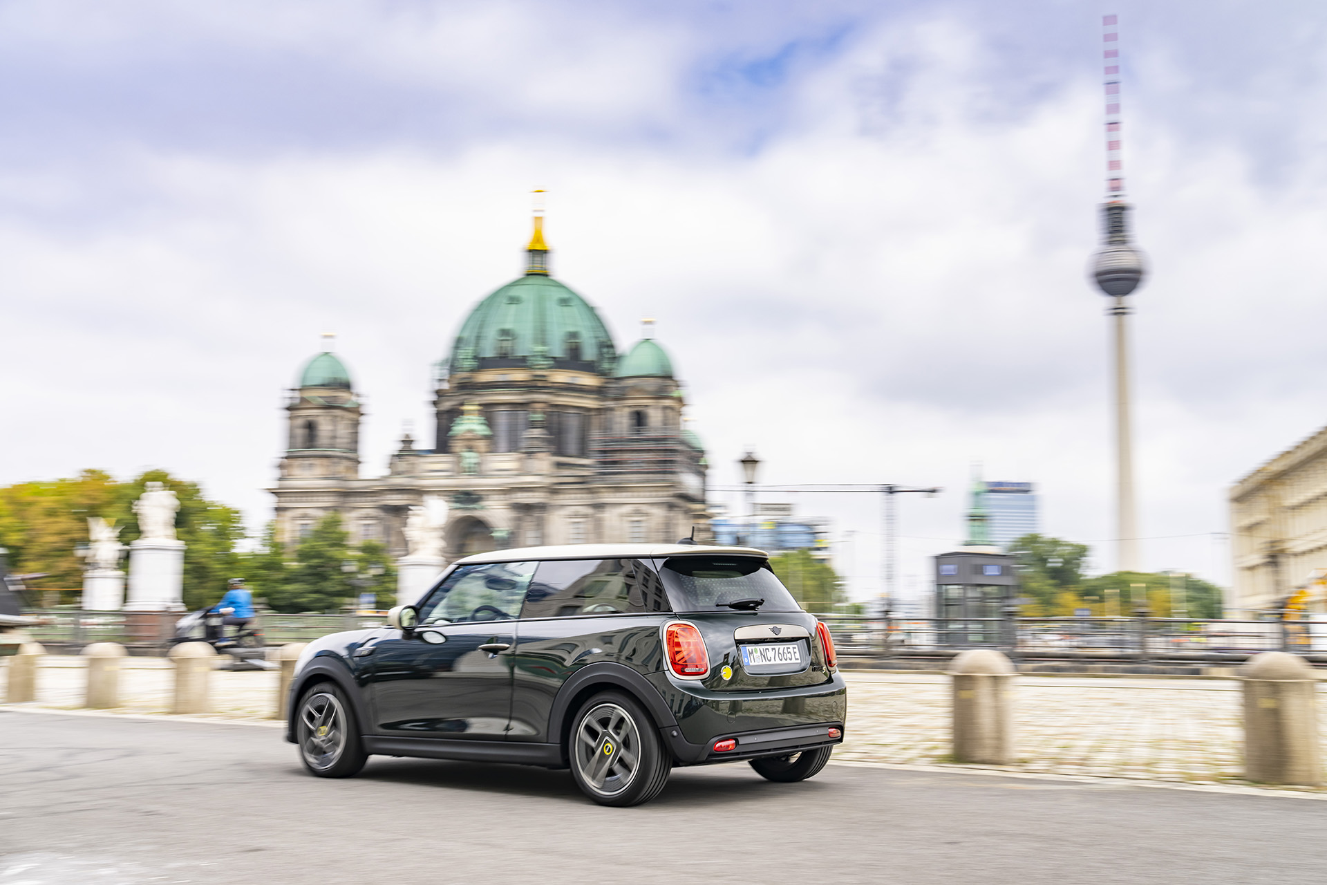 Download 2022 Mini Cooper SE Resolute Edition - Rear Three-Quarter HD Wallpaper 1920x1280 #5