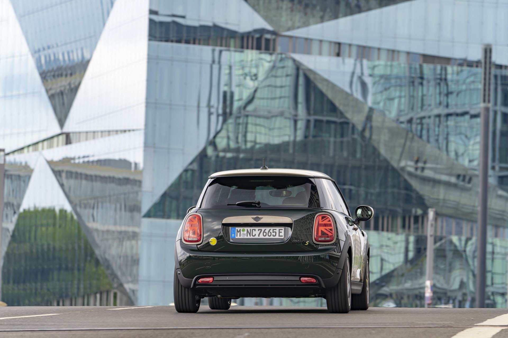 Download 2022 Mini Cooper SE Resolute Edition - Rear HD Wallpaper 1920x1280 #39