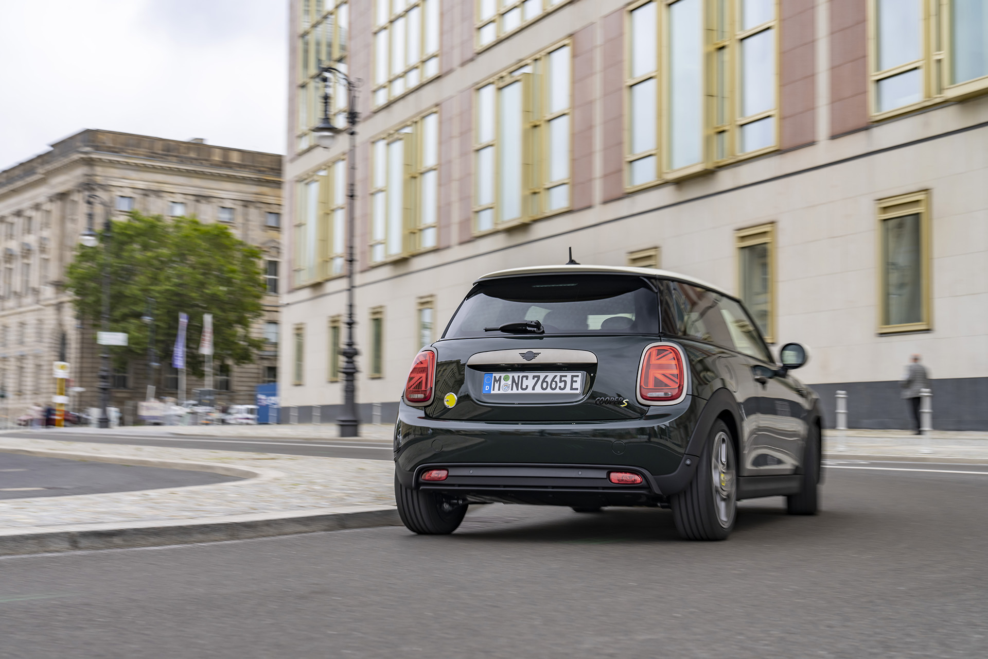 Download 2022 Mini Cooper SE Resolute Edition - Rear HD Wallpaper 1920x1280 #7