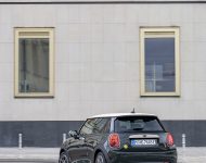 2022 Mini Cooper SE Resolute Edition - Rear Wallpaper 190x150