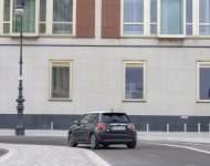 2022 Mini Cooper SE Resolute Edition - Rear Wallpaper 190x150