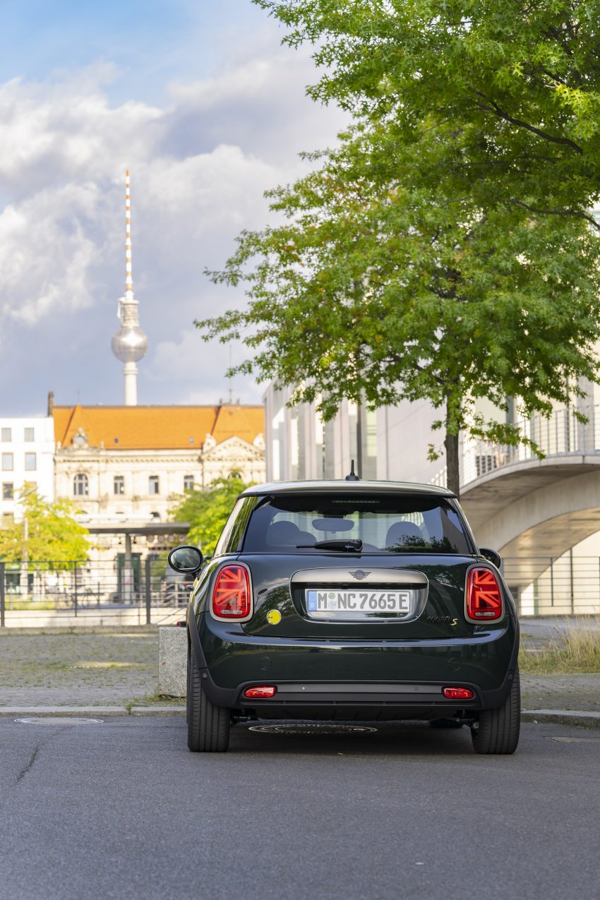 2022 Mini Cooper SE Resolute Edition - Rear Phone Wallpaper 850x1275 #71