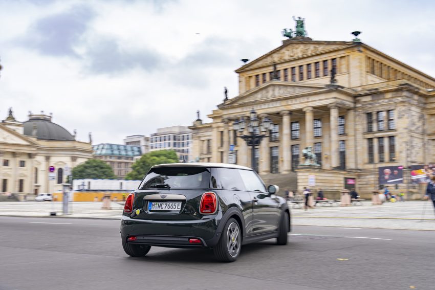 2022 Mini Cooper SE Resolute Edition - Rear Wallpaper 850x567 #14