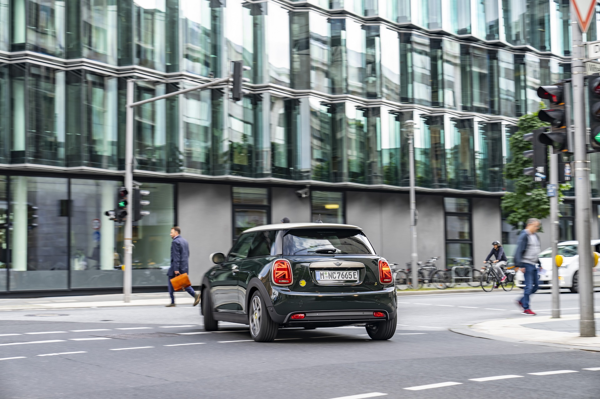 Download 2022 Mini Cooper SE Resolute Edition - Rear HD Wallpaper 1921x1280 #61