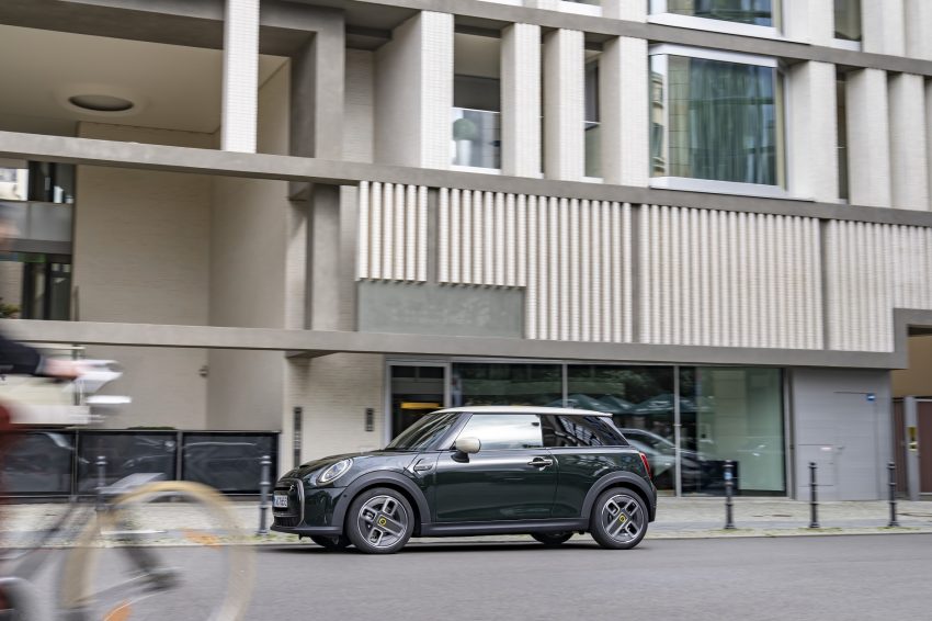 2022 Mini Cooper SE Resolute Edition - Side Wallpaper 850x566 #62