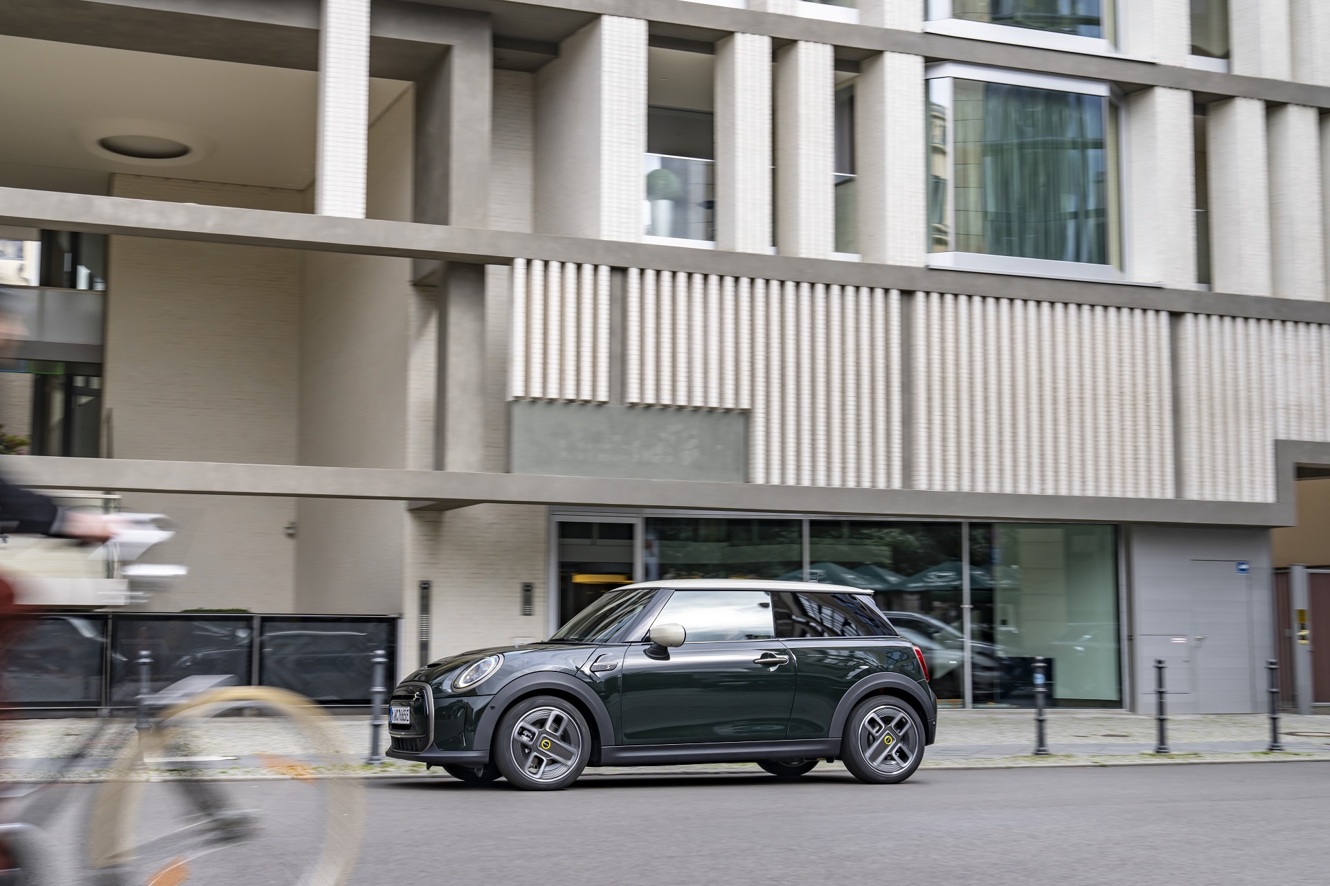 Download 2022 Mini Cooper SE Resolute Edition - Side HD Wallpaper 1921x1280 #62